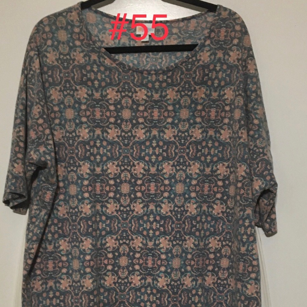 2XL. NWOT. Lula Roe. Classic T